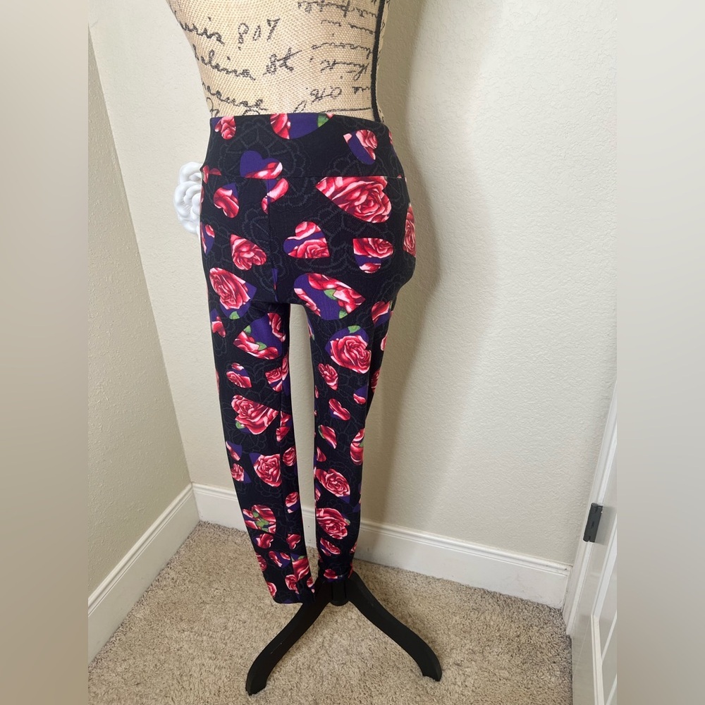 NTM: LuLaRoe Valentines Unicorn Black Lace with Hearts & Roses Print Sz OS - Picture 5 of 14